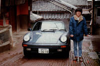 筆者が20代だったころ。父の愛車だった「ポルシェ911」（930型）と。