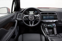 ジャガー初の量産型EV「Iペース」がデビューの画像