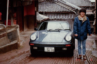 20代の頃、今は亡き筆者の父が購入した「ポルシェ911タルガ」（タイプ930）。タルガトップを外すと乱気流がキャビンに流れ込み、当時コンタクトレンズだったため目にゴミが入り激痛が……。