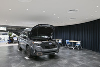 執務エリアの一角には、実車や実車サイズのスタディーモデルを置きながら、デザインや機能を検討するスペースも設けられている。