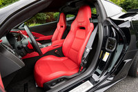 ナッパレザーのGTバケットシート。前後のスライドやリクライニングはもちろん、ランバーやボルスターにも電動調整機構が備わる。