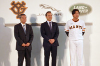 左から読売巨人軍の久保 博社長、ジャガー・ランドローバー・ジャパンのマグナス・ハンソン社長、巨人軍の高橋由伸監督。