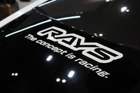国内外の多くのクルマ好きに知られるレイズ。「The concept is racing.」というスローガンに見られるとおり、そのすべての製品にはモータースポーツで培った技術が生かされている。