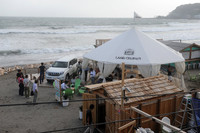ランクルの世界観を伝える海の家「LAND CRUISER BEACH HOUSE in JAPAN」の全景。