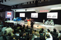 ダイハツブースの主役は3台のコンセプトカーだった。