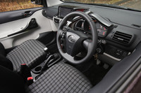 「MT→（ゴー）」のインテリア。（写真＝荒川正幸）