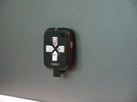 携帯電話／オーディオ対応のBluetoothトランシーバー。AUX入力を持つカーオーディオに接続できる。