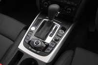 HDDカーナビやAVを統合したMMI（マルチ・メディア・インターフェイス）は標準装備される。トランスミッションは7段Sトロニック。