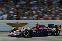 おそらく全米の注目は、女性ドライバー、ダニカ・パトリックに集まっていたのかもしれない。スピンやミスも見られたが、それでも優勝を狙えるポテンシャルをいかんなく発揮。燃費セーブさえなければ女性初インディ500ウィナー誕生もあっただろうが、結果4位でゴールした。（写真＝本田技研工業）