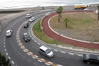 クルマというのは、本当に自由で快適、そして速い移動手段だとあらためて感じる。しかもそれが作る現代の風景もまたいい。ここ高知の桂浜近くの風景は、モナコGPのヘアピンのようだ。