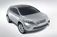 「レクサスLF-Xh」ハイブリッド採用のプレミアムSUVは次期「ハリアー」か？【出展車紹介】の画像