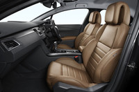 ナッパレザーのインテリアが与えられる。