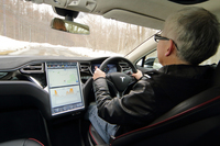 日本には右ハンドル車が導入される。
    