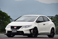 “ダイナミックパフォーマンス”をコンセプトに掲げる無限のパーツが装着された「ホンダ・シビック タイプR」。