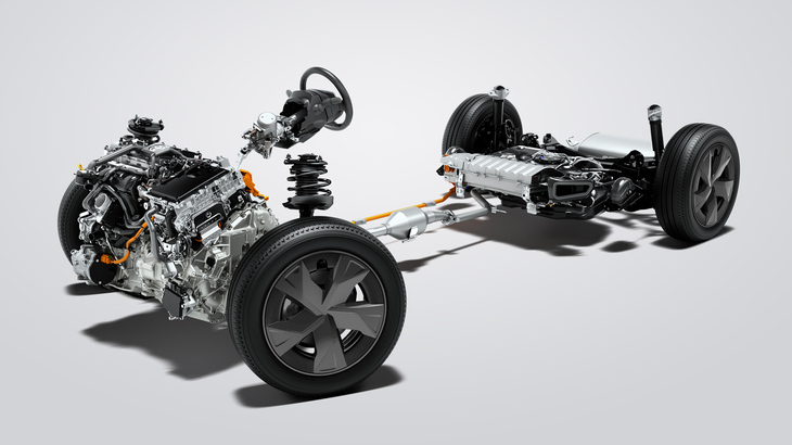 1.8リッターモデルに搭載されるパワートレインは、基本的に「ノア／ヴォクシー」のHEVと共通。システム出力は140PSと従来型（122PS）より高められており、また大きくアナウンスはされていないが、燃費性能も向上している。