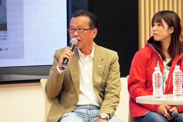 長年にわたり「ホンダCB」シリーズを撮り続けてきたフォトグラファーの原 富治雄氏。webCG読者におかれては、“F1カメラマン”としての印象の方が強いかもしれない。