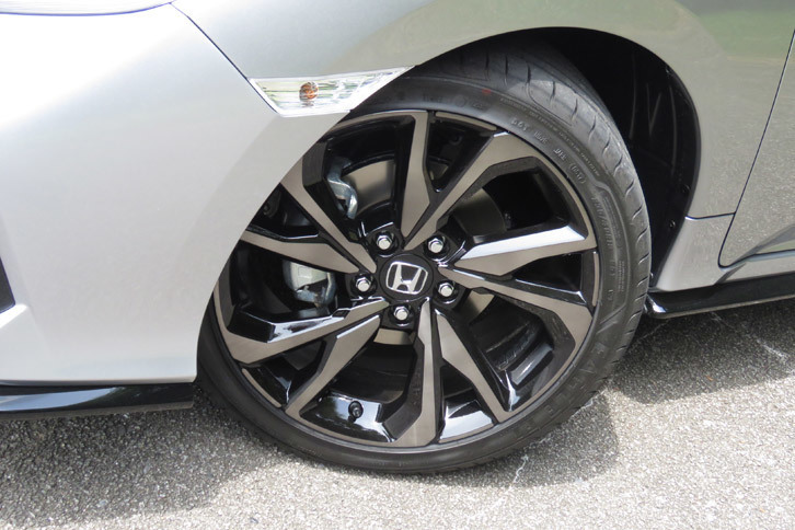 ホンダ・シビックハッチバック（ホイールとタイヤ）