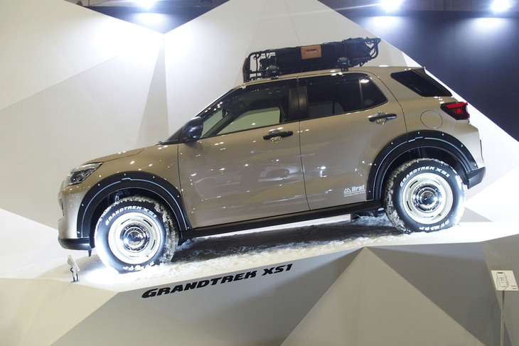 「ダンロップGRANDTREK XS1」を装着した「トヨタ・ライズBratカスタム」。