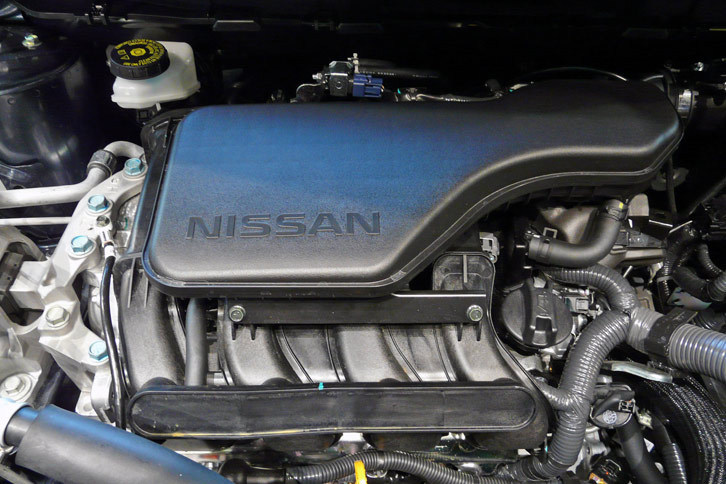 ノーマルエンジン車に搭載される2リッター直4ガソリンエンジン。燃費はFF車では2列シート、3列シート問わず16.4km/リッター、4WD車の2列シート仕様は16.0km/リッター、同3列シート仕様は15.6km/リッターとなる（JC08モード）。