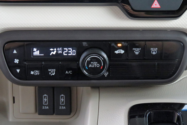 ホンダN-BOX G・EX Honda SENSING（エアコンの操作パネル）