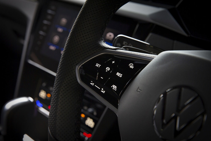 フォルクスワーゲン・アルテオン（ステアリングホイールスイッチ）