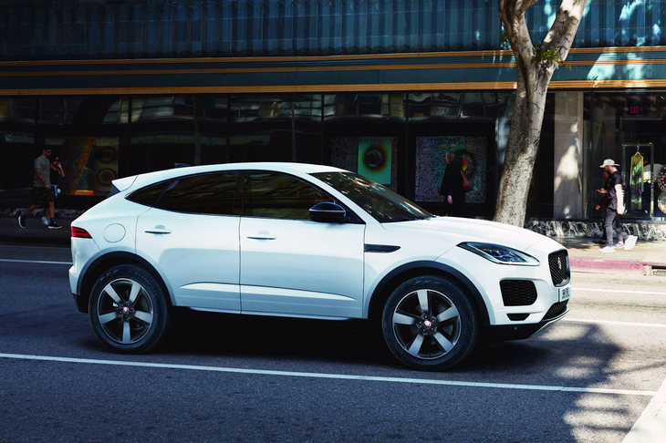 スポーティーなデザインとちょうどよいサイズ感で人気を博すコンパクトSUV「Eペース」。