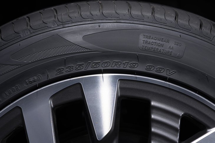 「N-FERA RU1」は17～19インチまでの幅広いサイズをラインナップ。今回の「フォレスター」をはじめ「トヨタ・ハリアー」「マツダCX-5」など人気の国産SUV用サイズを幅広くカバーする。