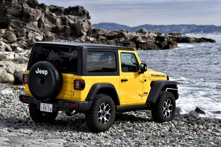 2ドアモデルも4ドアの「アンリミテッド」と同様に、従来モデルから着脱式ハードトップ「フリーダムトップ」を継承している。