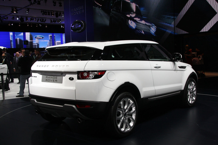 「ランドローバー・レンジローバー イヴォーク」。2010年のパリモーターショーで著者撮影。