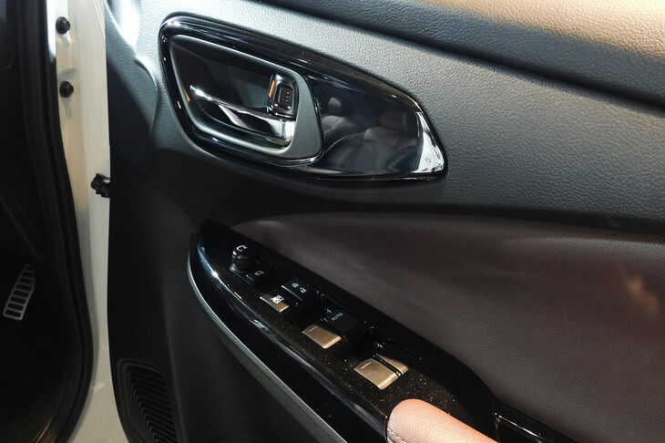 スズキ・フロンクス（フロントドアインナーパネル）