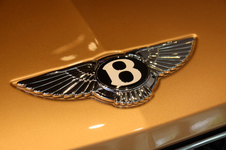 ベントレー・ベンテイガEWBアズール ファーストエディション（フロントエンブレム）