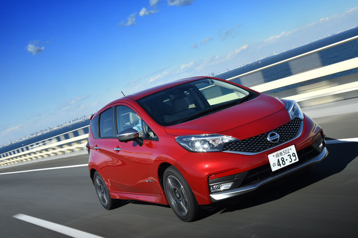 「ツーリングパッケージ」装着車には、加速のレスポンスや伸びやかさを重視した「ファインレスポンスVCM」が搭載される。