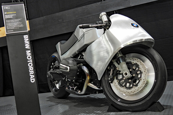 MOONEYES（ムーンアイズ）の手になる「MOON Arrow」。