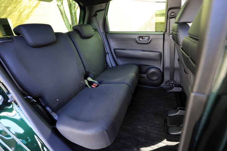 ホンダN-ONEプレミアムツアラー（リアシート）