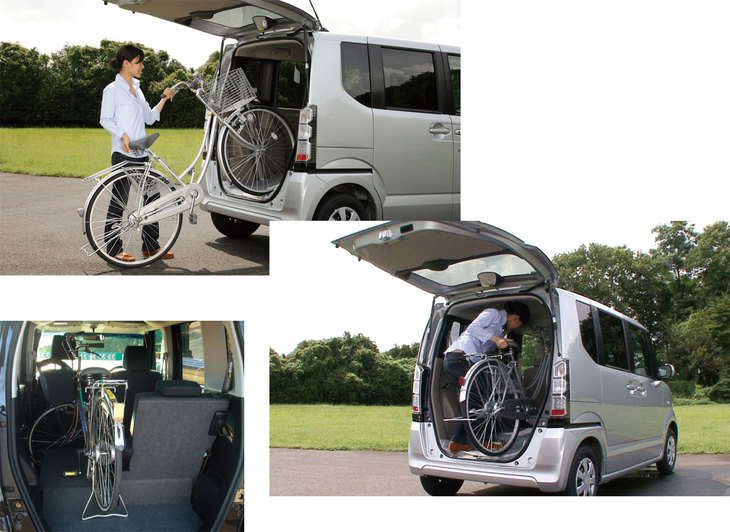 初代「N-BOX」の開発で重視されたのは「自転車を楽に積めること」。高い車高とホンダ独自のセンタータンクレイアウトにより、広々とした車内空間を実現していた。