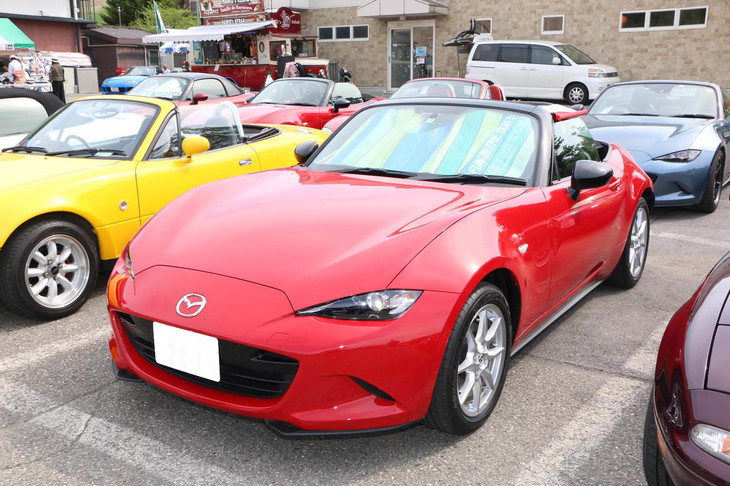 最新型となる「NDロードスター」の参加台数は、342台。来年はひょっとすると、参加台数トップを守り続けてきた「NAロードスター」を追い越すかもしれない。写真は、期間限定で販売されたNAのメインカラー「クラシックレッド」をまとったもの。受注期間がわずか1カ月半と短かったこともあり、かなり希少らしい。