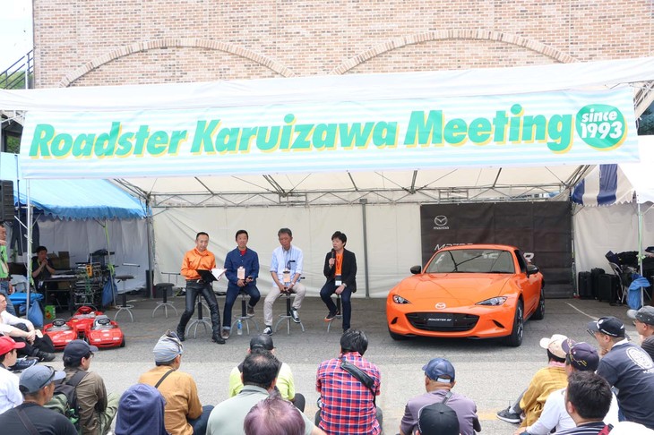 午前中のトークショーは、「ロードスター」の開発チームが参加。今回最大の発表は、開発主査の交代だ。チーフデザイナー兼開発主査であった中山 雅氏は、マツダデザイン全体を見ていくために、デザイン本部へと戻ることになった。ただ引き続き、ロードスターのチーフデザイナーであることには変わりはないという。