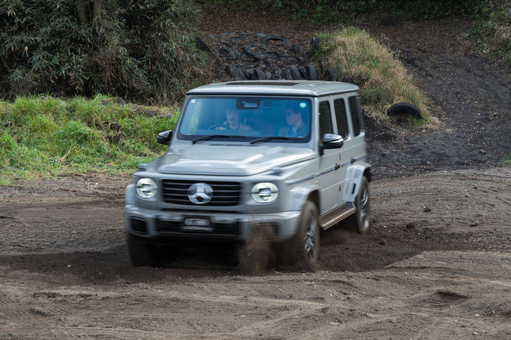 「Gターン」の手順を実行してアクセルを踏んだ。「スゴゴゴゴゴゴゴゴゴゴゴ～」と、「G580 with EQテクノロジー」は回った。クルクル回った。