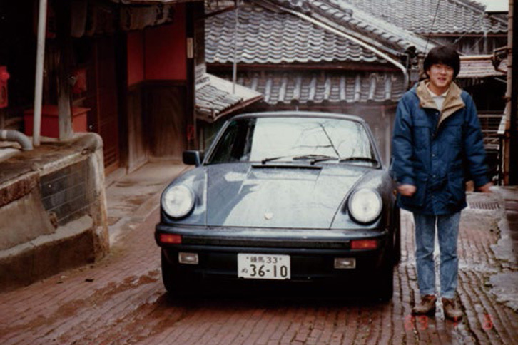 20代の頃、今は亡き筆者の父が購入した「ポルシェ911タルガ」（タイプ930）。タルガトップを外すと乱気流がキャビンに流れ込み、当時コンタクトレンズだったため目にゴミが入り激痛が……。