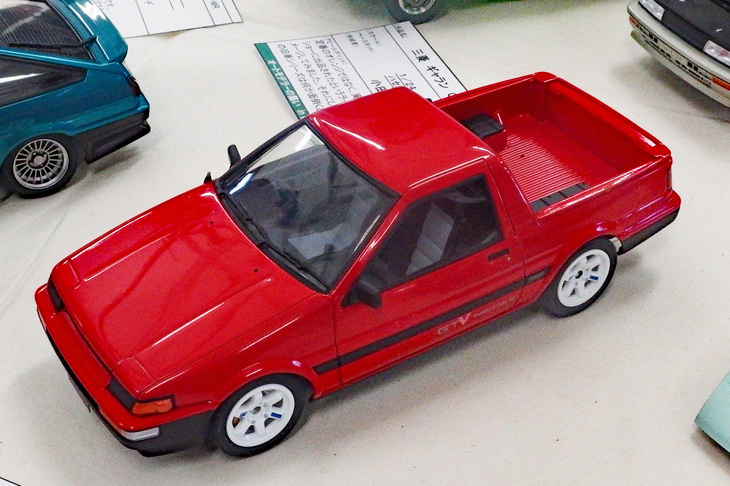 「トヨタ・スプリンター ピックアップ」。もしトヨタが「スバル・ブラット」に対抗するモデルを作っていたら、という想定のもとに北澤志朗氏が製作。ベースはフジミの1/24「スプリンター トレノ」（AE86）。
