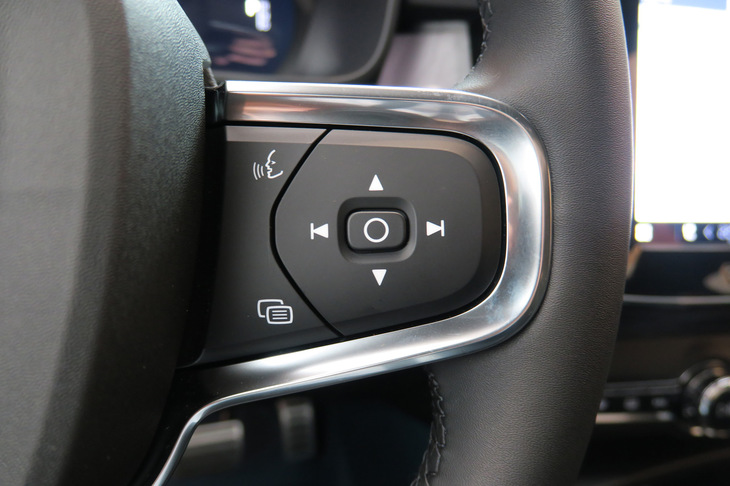 ボルボC40リチャージ（ステアリングスイッチ）