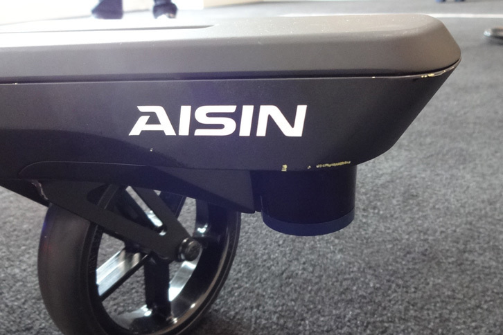 リアには2次元環境認識を行う2D LiDARが備わる。