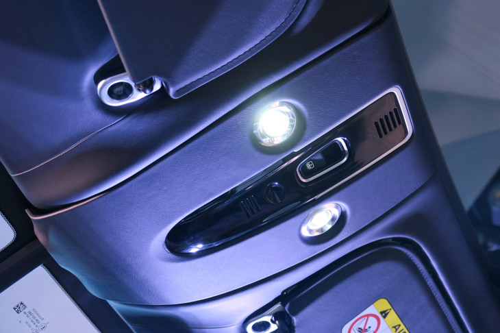 アストンマーティンDBX（オーバーヘッドコンソール）