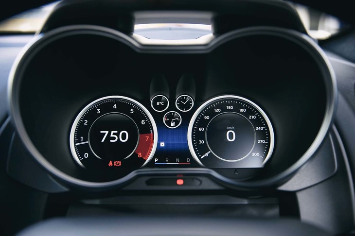 フルカラーのTFT液晶メーター。走行モードに合わせて、表示されるグラフィックが切り替わる。