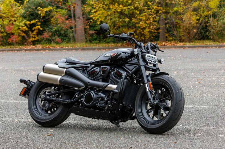 「ハーレーにしてはコンパクトで、取り回しもしやすいかも」と、担当編集が気を使って選択した「スポーツスターS」だが、実際にはかなりのクセモノ。しかし、それだけに各プログラムの有用性をより強く実感することができた。