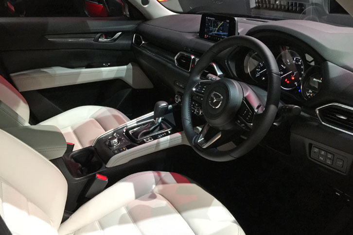 「Lパッケージ」のインテリア。