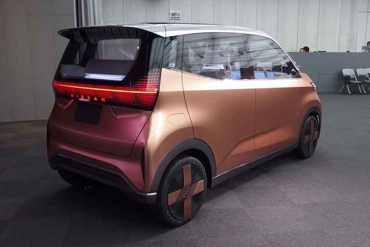 「ニッサンIMk」のリアビュー。サイズは未公表ながら、軽規格に収まるボディー外寸だという。