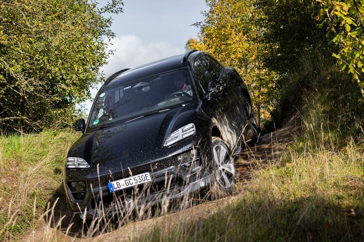 同乗試乗会はライプツィヒ工場内のエクスペリエンスセンターで実施された。