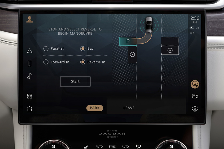 駐車可能なスペースを自動的に検出し、ドライバーに代わって駐車操作を実施する「パークアシスト」が標準装備される。