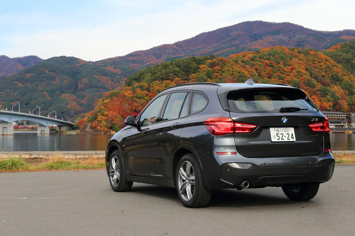 2015年6月にドイツで発表された2代目「X1」。日本では同年10月に発売され、2016年9月にディーゼル車が追加された（発売は10月）。